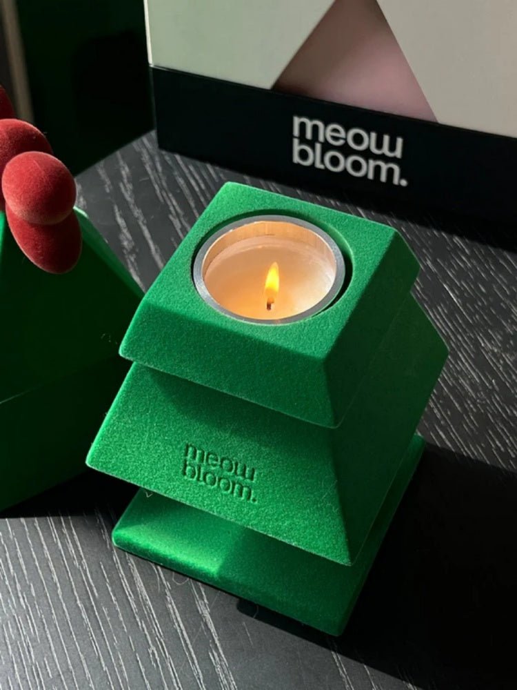 Pet-friendly pine aromatherapy candle with 3 replacements
